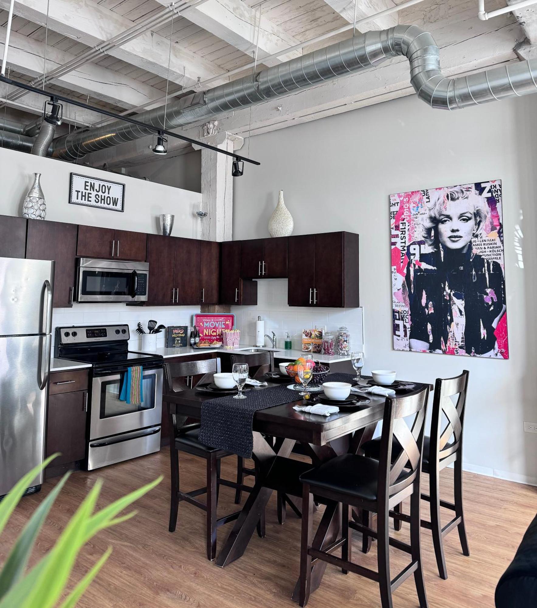 Luxery Stay Chicago - Themed Units! Close To Downtown, Mccormick Place & Wintrust Arena المظهر الخارجي الصورة
